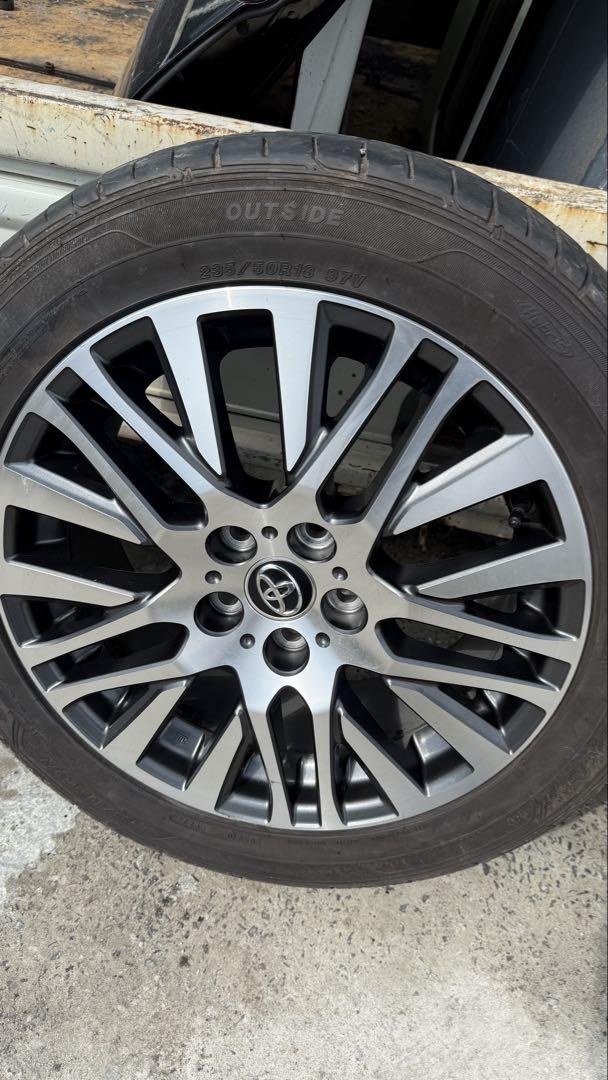 トヨタアルファードAYH30W タイヤホイールセット235/50R18