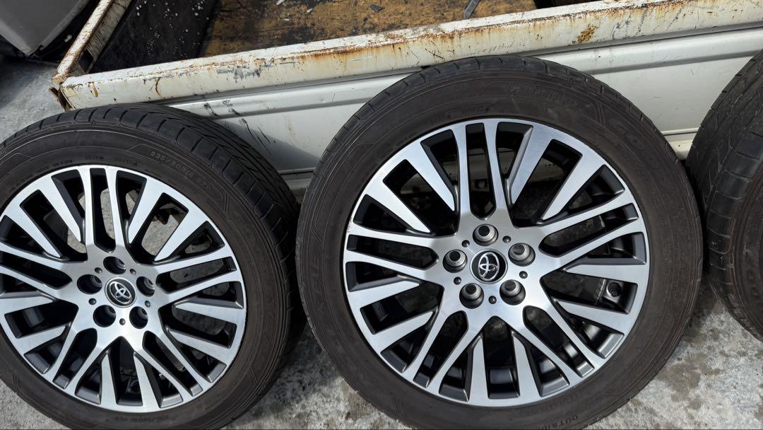 トヨタアルファードAYH30W タイヤホイールセット235/50R18