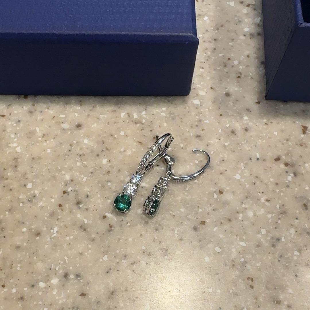 スワロフスキー　ピアス　緑