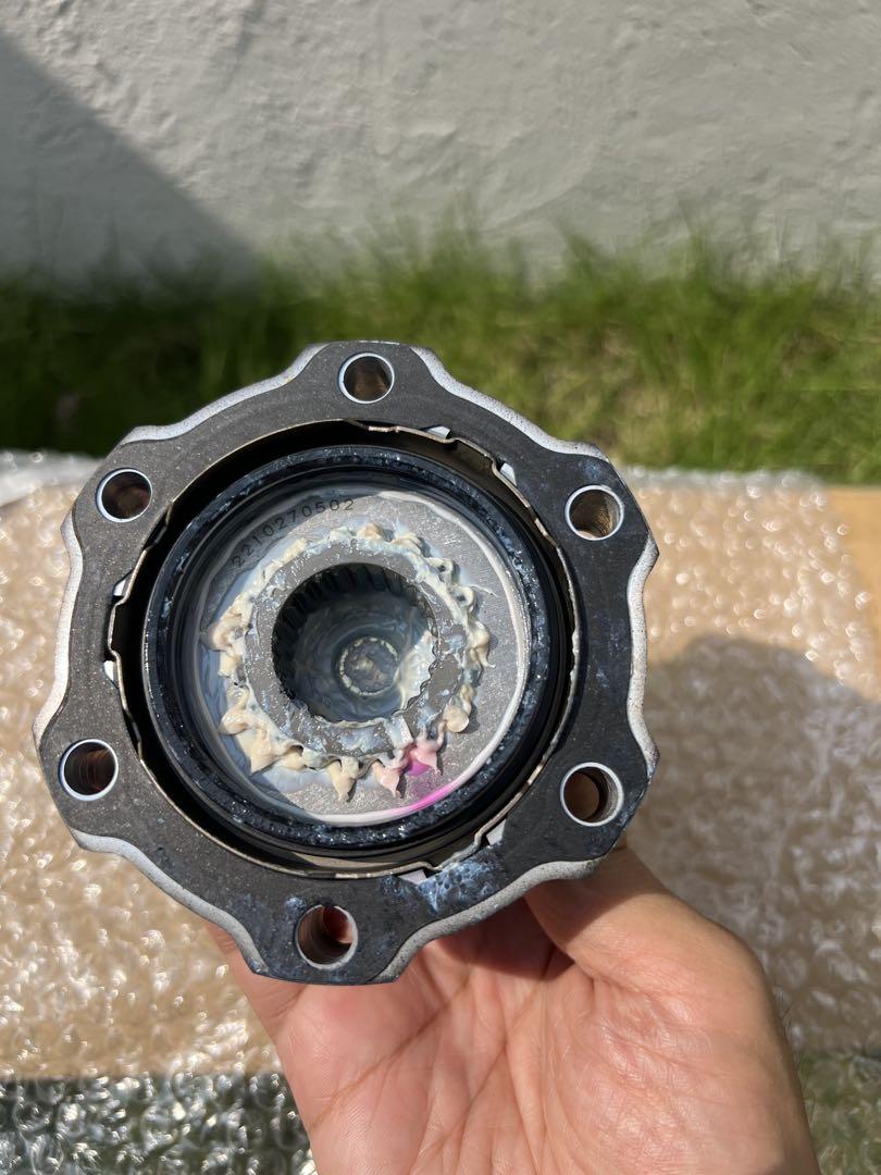 ジムニーシエラ JB74W フロントハブ
