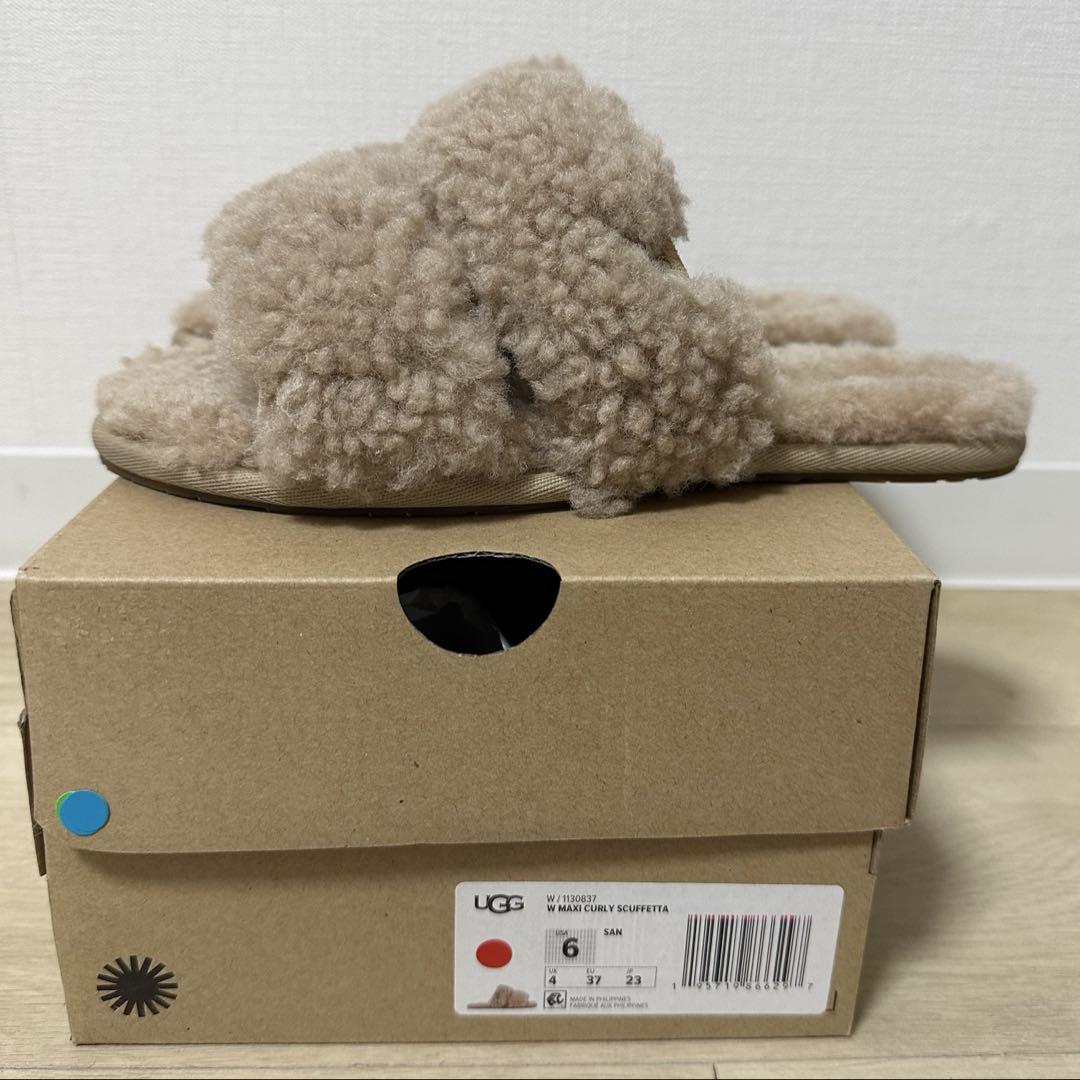 【新品】　UGG W MAXI CURLY SCUFFETTA