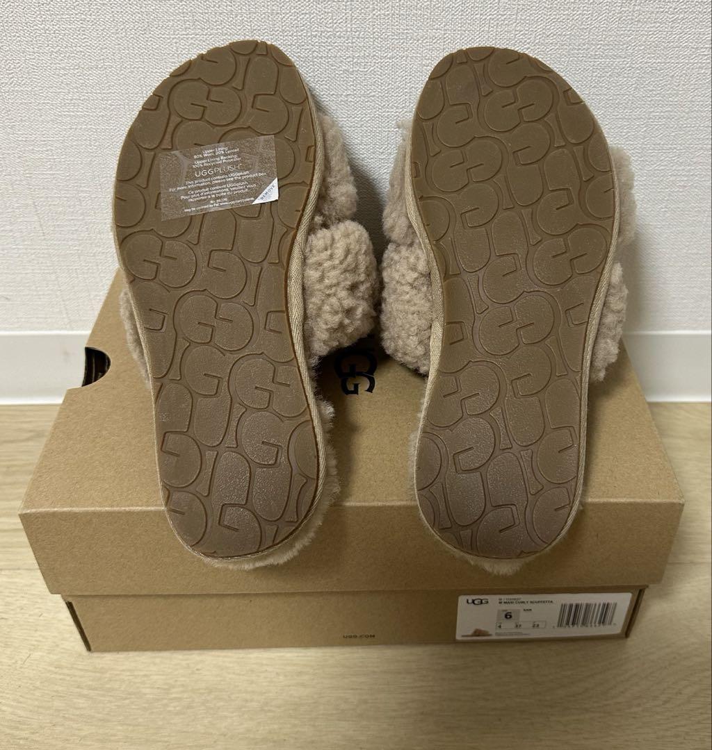 【新品】　UGG W MAXI CURLY SCUFFETTA