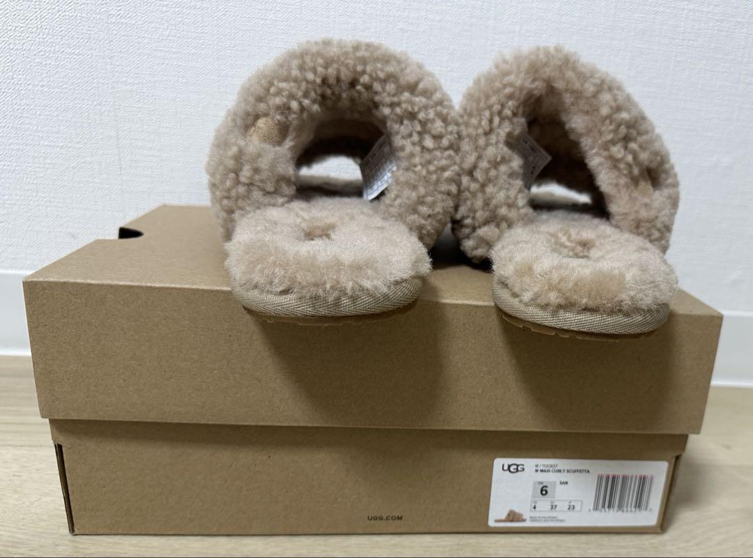 【新品】　UGG W MAXI CURLY SCUFFETTA