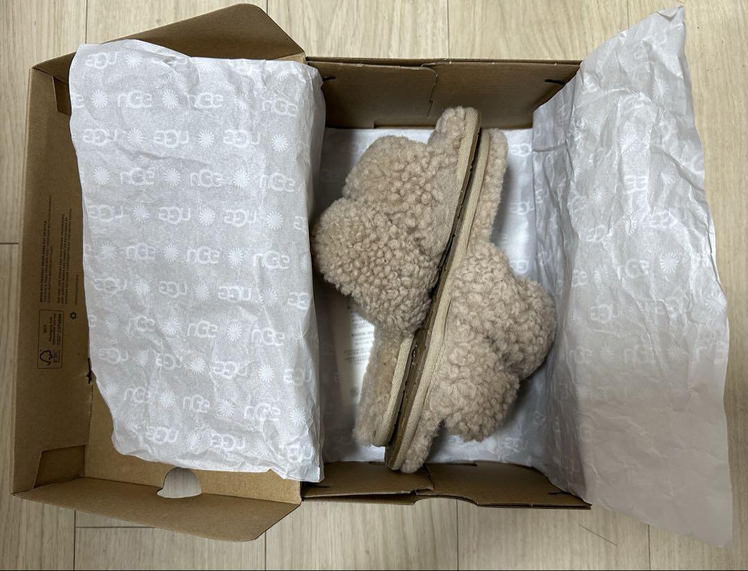 【新品】　UGG W MAXI CURLY SCUFFETTA