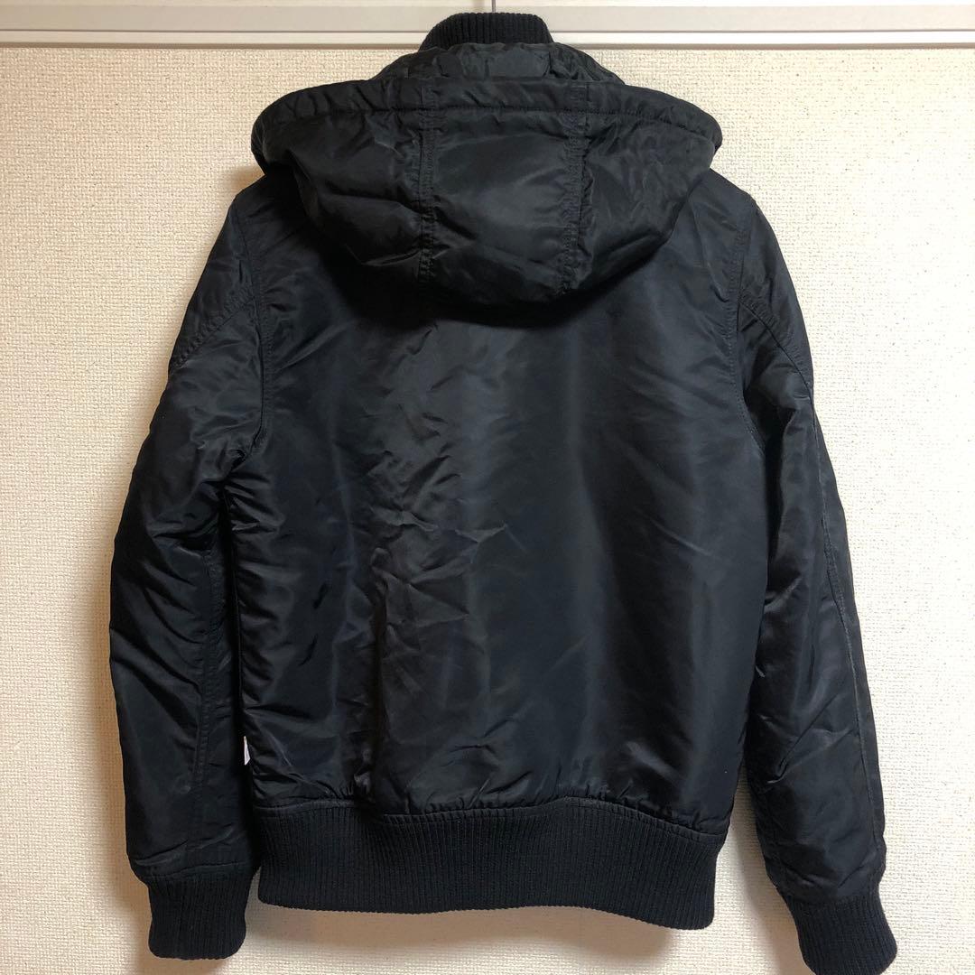 ALPHA INDUSTRIES フード付きブラックジャケット ALPHA INDUSTRIES フード付きブラックジャケット