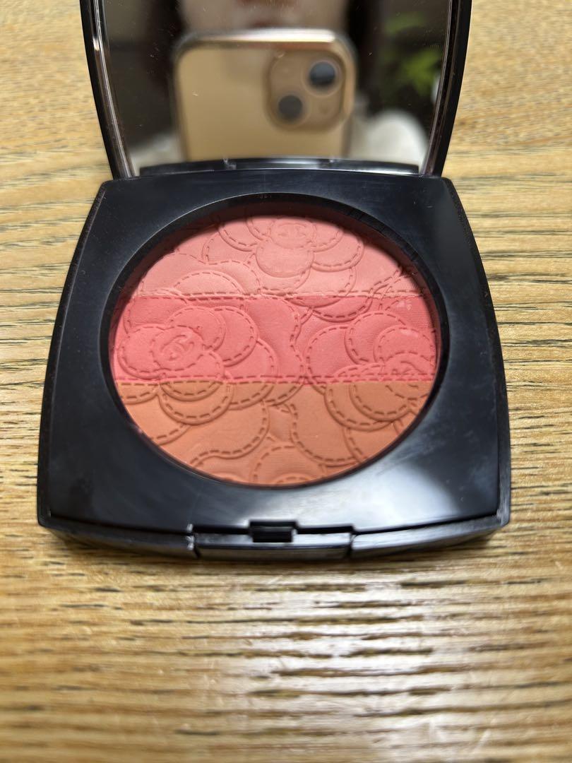 CHANEL カメリア フトゥーラ　パウダー トリオ チークカラー