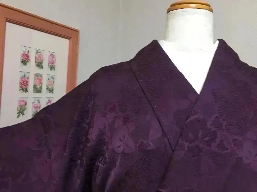 美品上質正絹 色無地一つ紋 秀逸なお色と織り地模様 深紫色 準礼装 ご卒業式袴姿