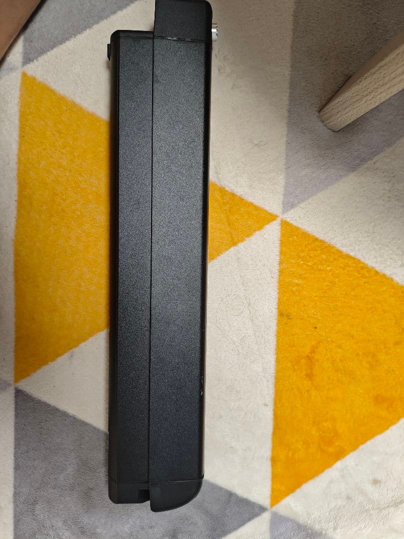 バッテリーと充電器と保管バッグ