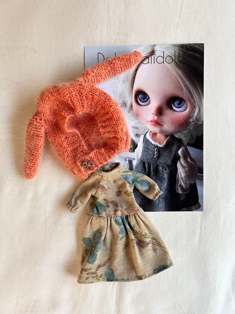 dakawaiidolls タレ耳うさぎ帽子とドレスBlythe