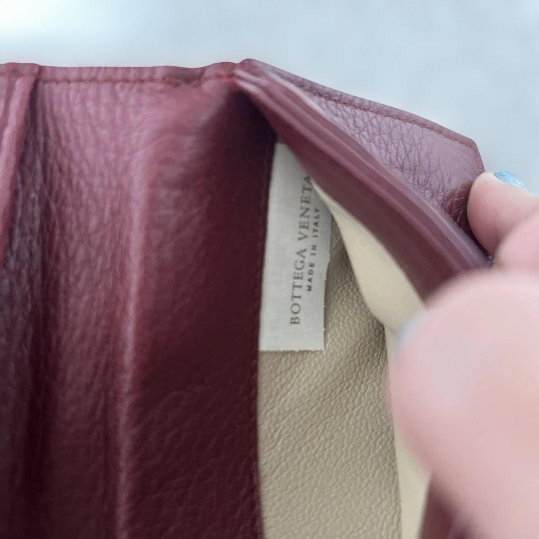 未使用】BOTTEGA VENETAバーガンディ ワインレッド 二つ折り財布