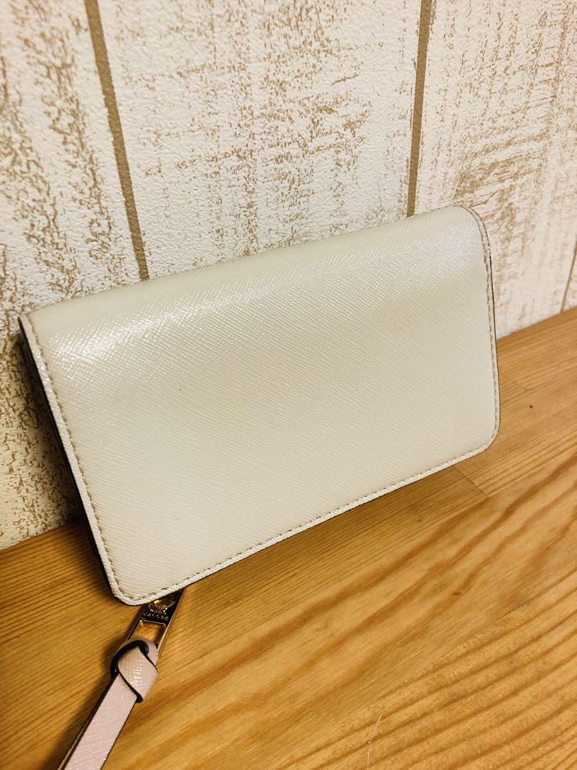 新品同様 マークジェイコブス ライトグレー 二つ折り財布 金具