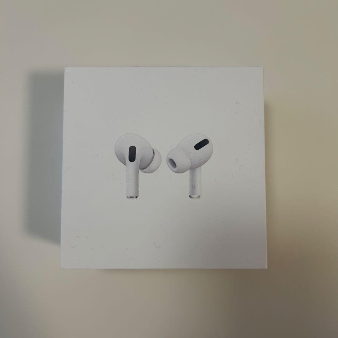 AirPods Pro 本体 充電ケース付き ホワイト - メルカリ