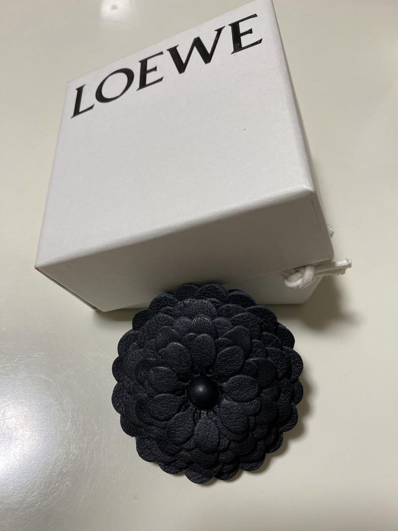 LOEWE レザー フラワーボタン ブラック
