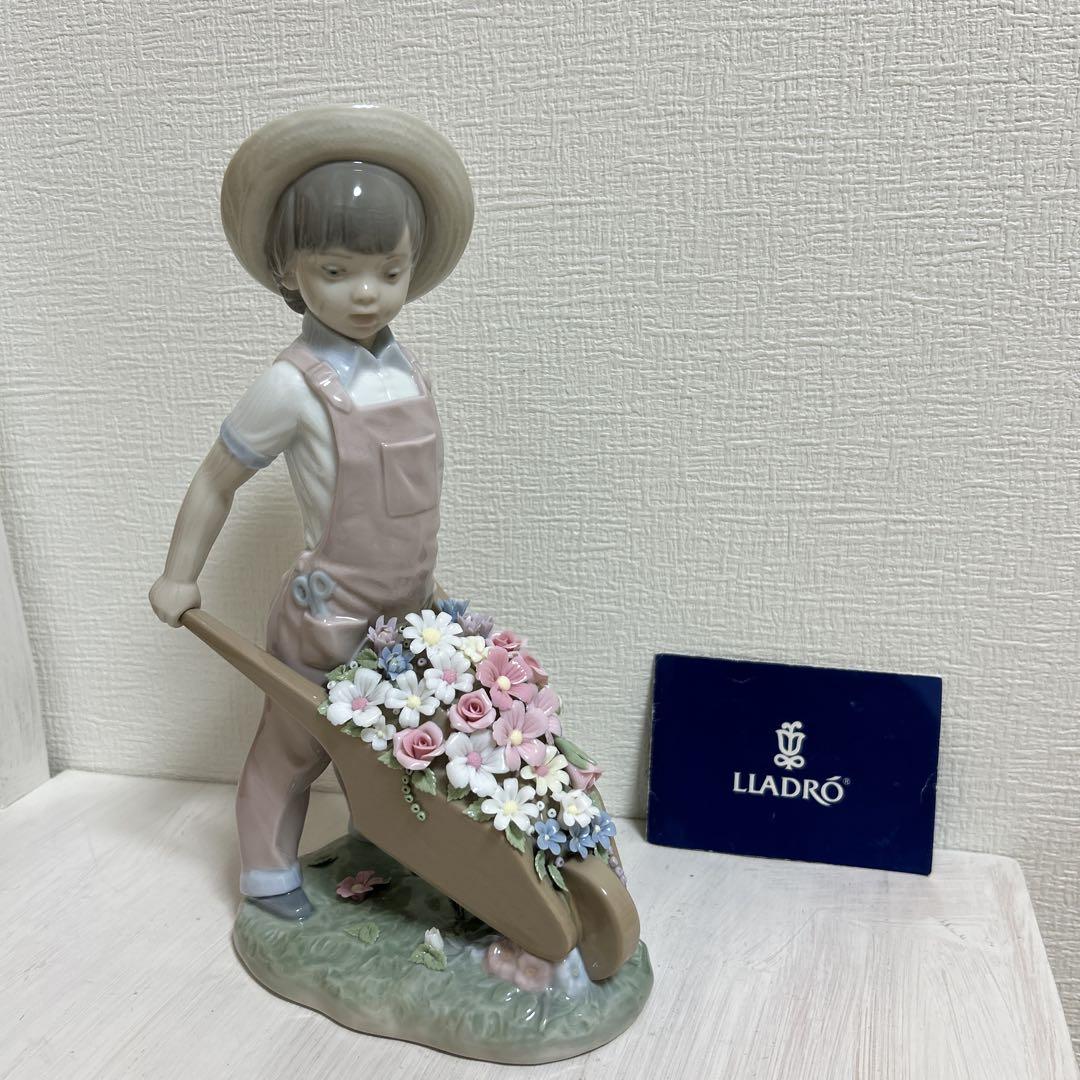 花車 | リヤドロ公式オンライン