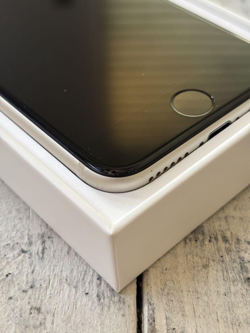 h*T様 iPhone SE3 128GB ホワイト simフリー 液晶難あり