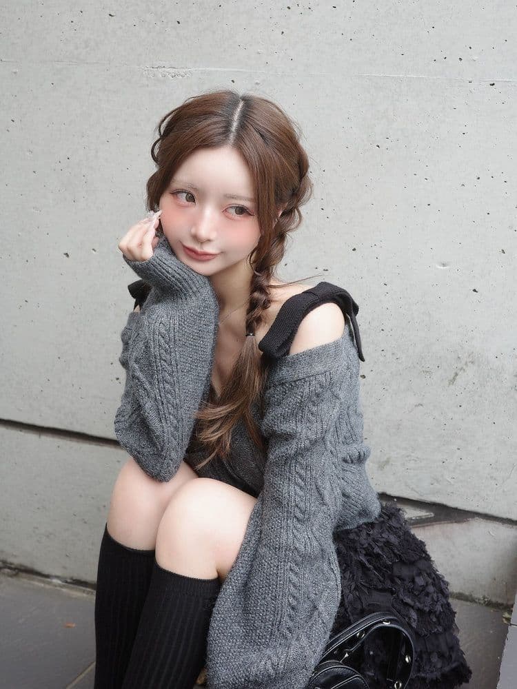 新品未開封♥️ Darich ショルダーリボンVネックニットトップス 新品未開封♥️ Darich ショルダーリボンVネックニットトップス