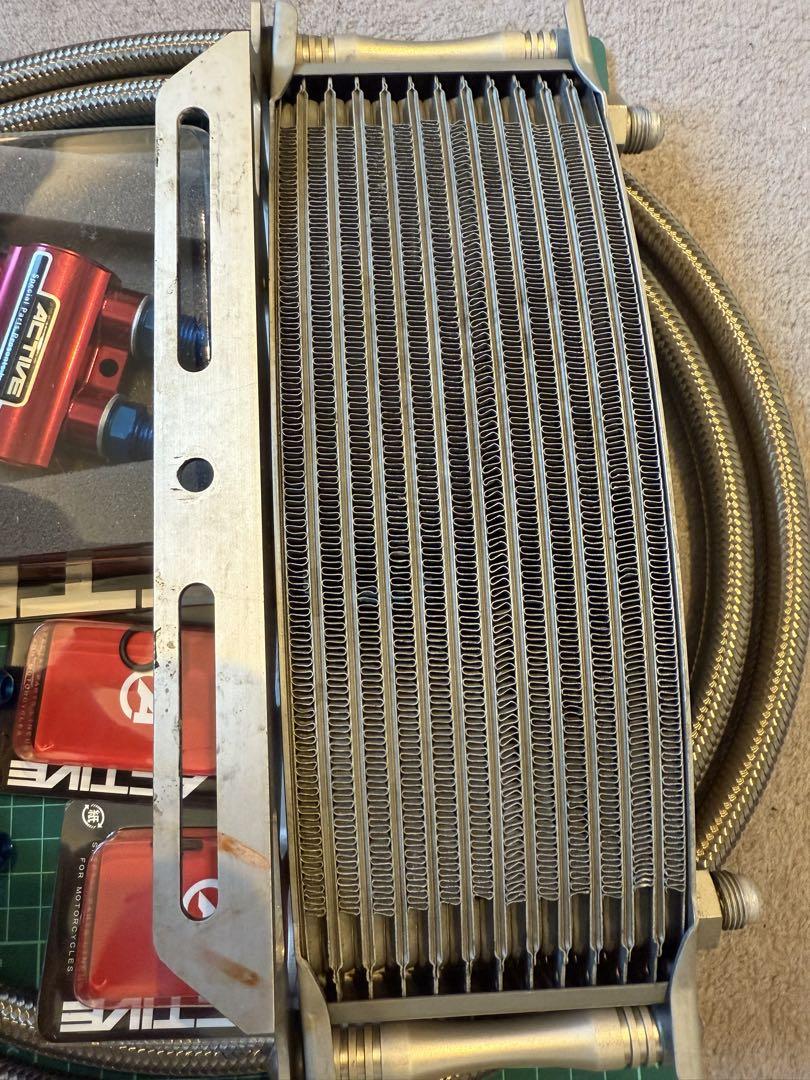 CBX400F オイルクーラーサイド回しEARL'Sアクティブ 4538792935751.jpg