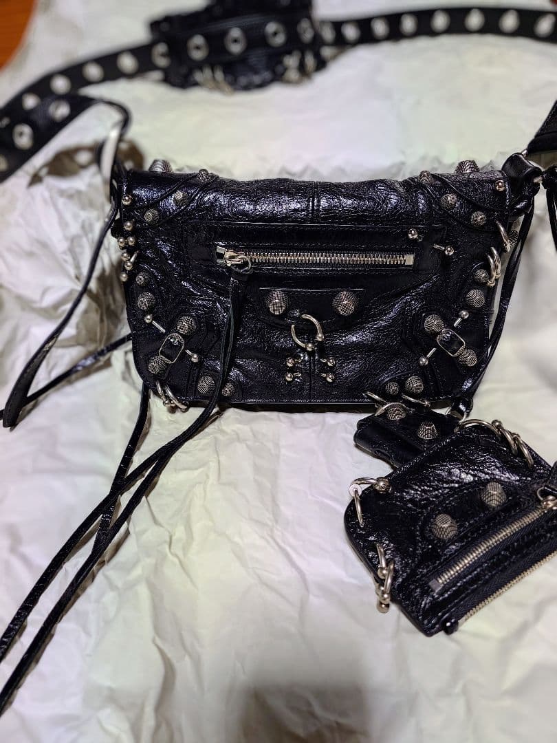 バレンシアガbalenciaga Le Cagoleピアス フラップバッグ XS バレンシアガbalenciaga Le Cagoleピアス フラップバッグ XS