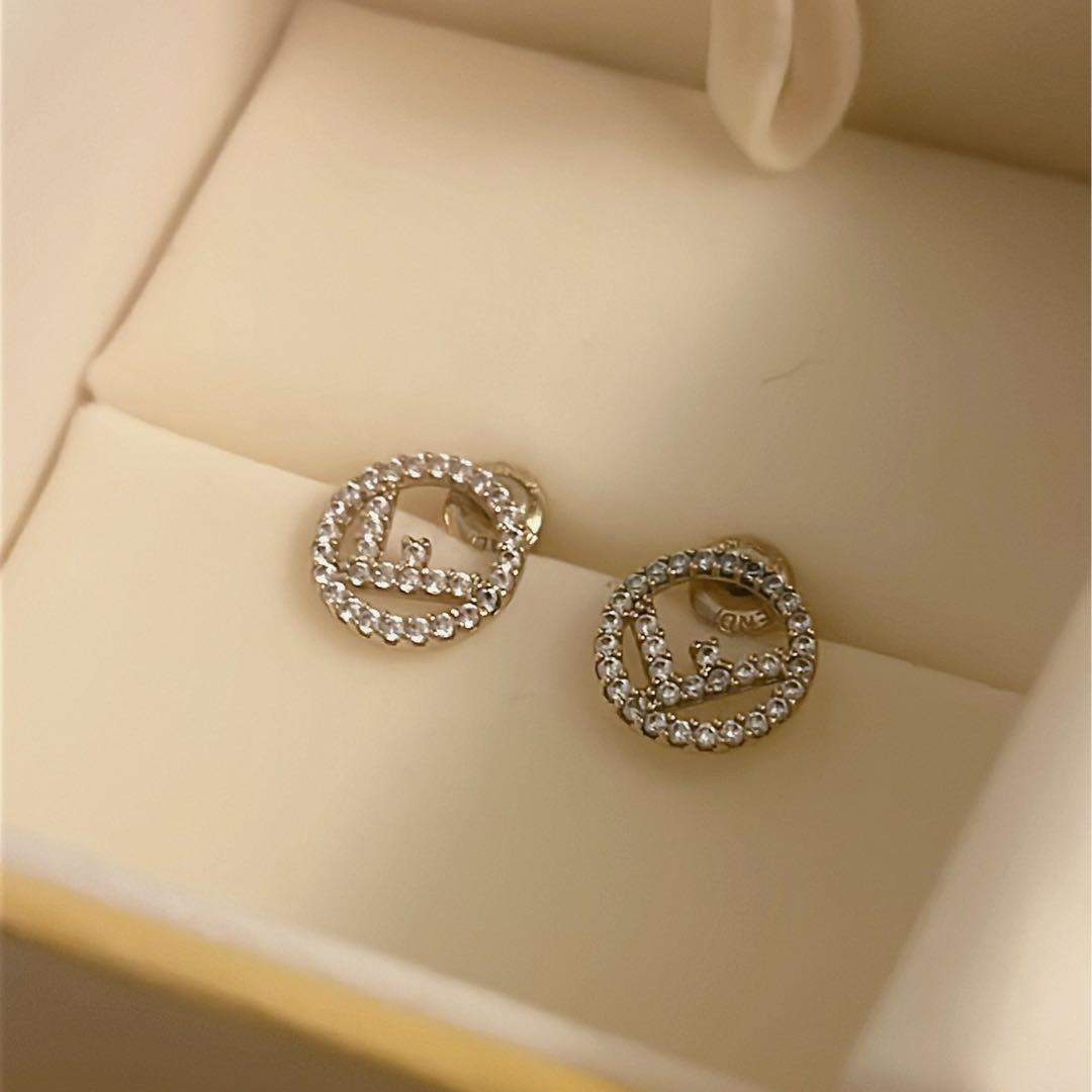 FENDI ピアス　ゴールド