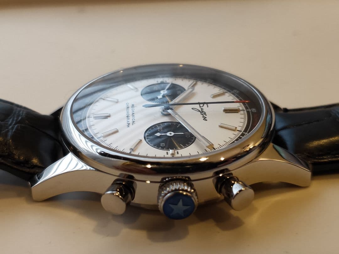 新品未使用 機械式 手巻き クロノグラフ パンダ文字盤 カーブ