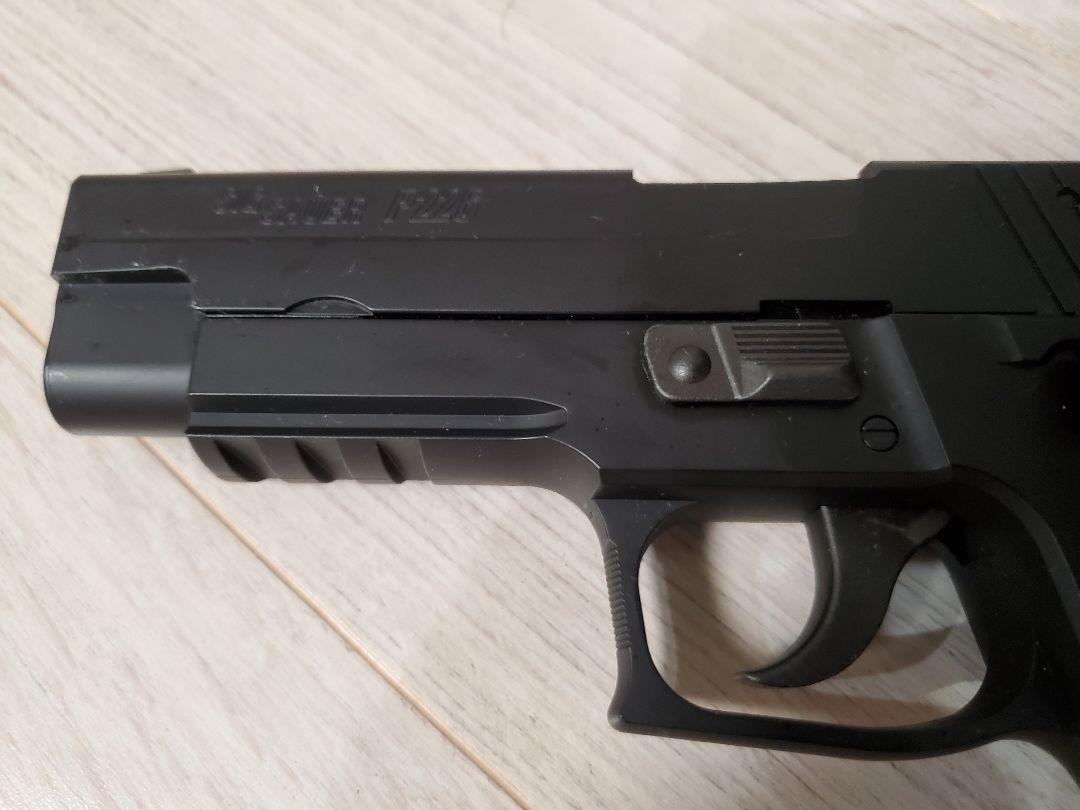 東京マルイ　シグザウエル　SIG　P226レール 　GBB 予備マガジン付