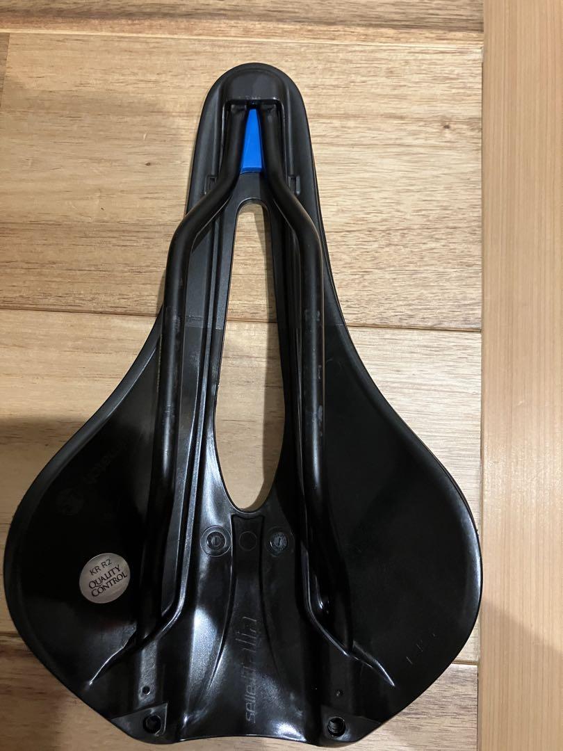 セライタリアNOVUS BOOST EVO SUPERFLOW TM サドル セライタリアNOVUS BOOST EVO SUPERFLOW TM サドル