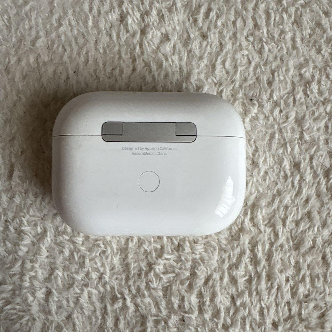AirPods Pro 本体 ホワイト 充電ケース付き - メルカリ