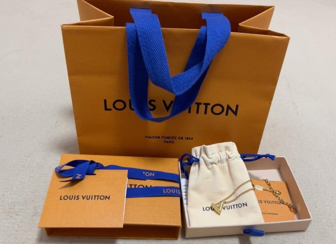 LOUIS VUITTON V字型ネックレスI74