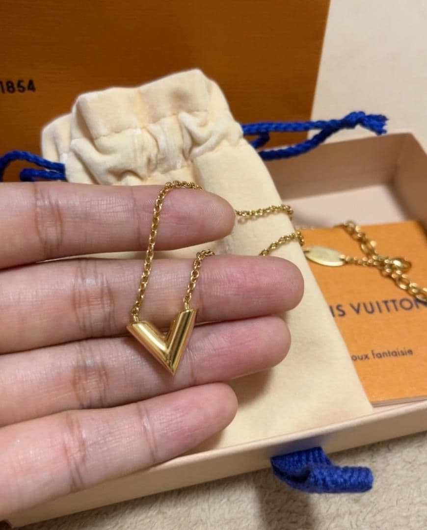 LOUIS VUITTON V字型ネックレスI74