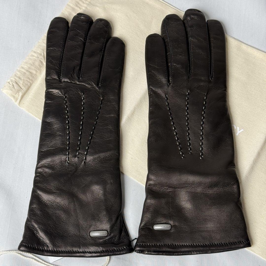 GLOVES