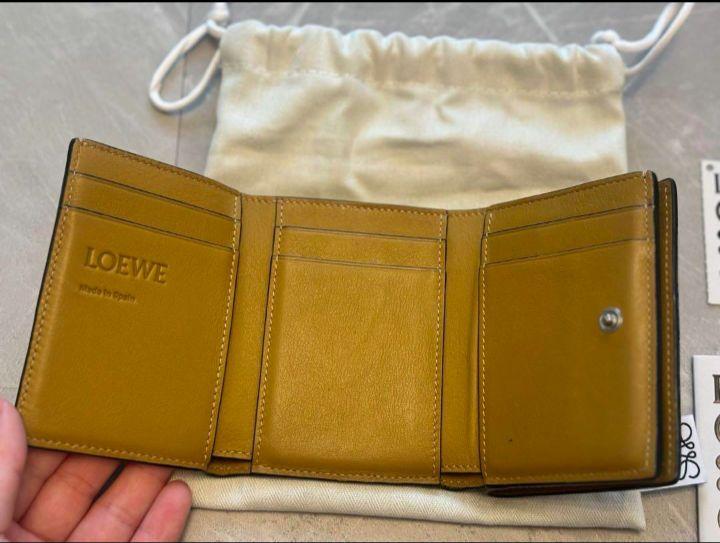 LOEWE ロエベ　トライフォールドウォレット　パンチング　財布
