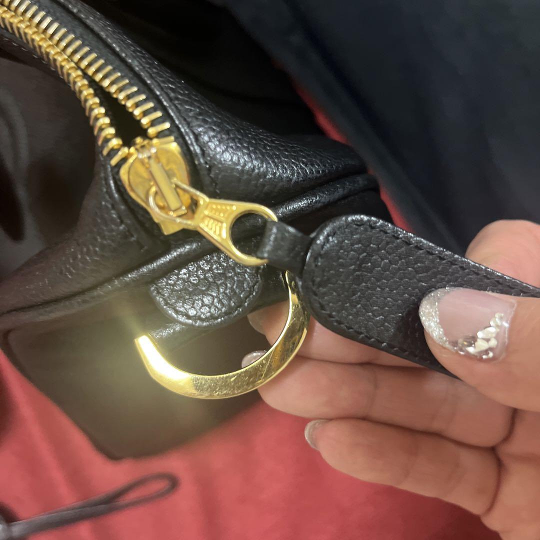 CHANEL ブラックボストン型バッグ
