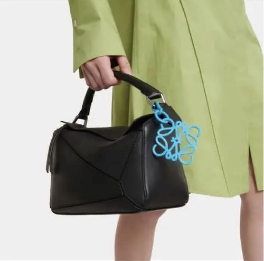最終お値下げ Loewe ロエベ　アナグラム　チャーム　キーホルダー⭐︎