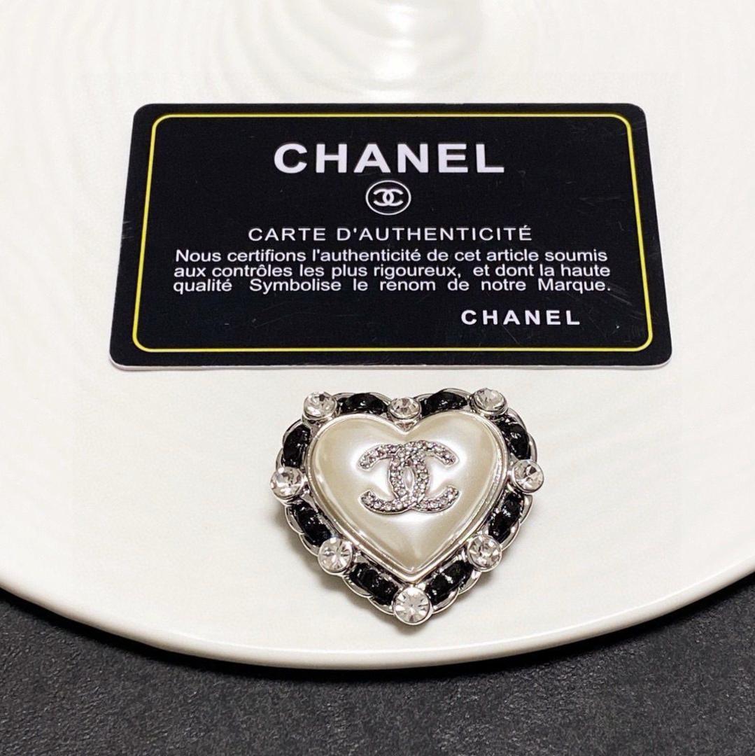 輝く☆胸元が綺麗【CHANEL】 ハート ブローチ 帽子や胸元でキラッと輝く♪】シャネル ゴールド ブローチ