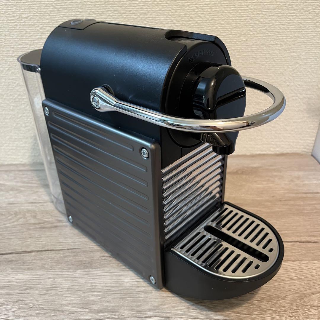 【極美品】ネスプレッソ ピクシーツー　C61-TI-W