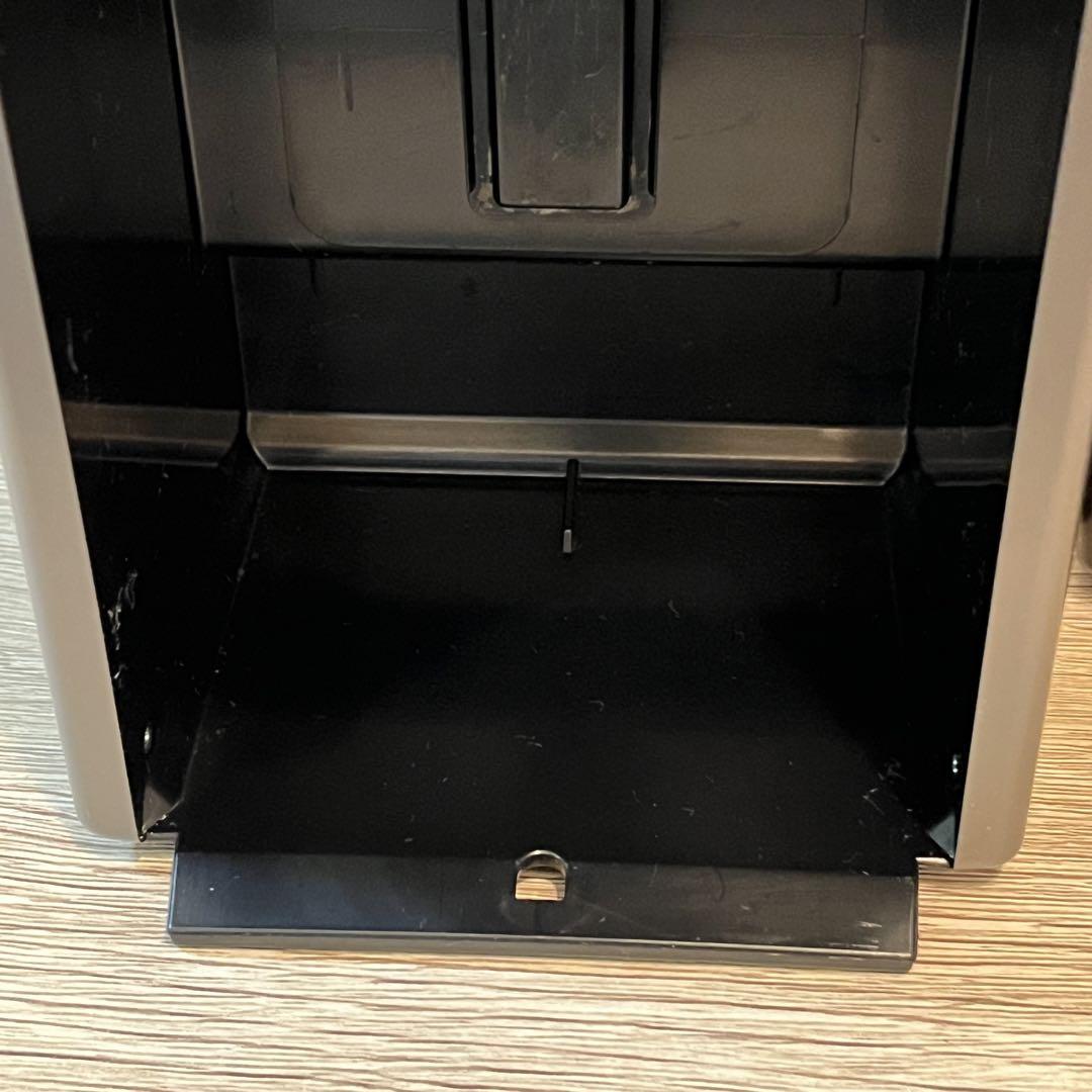 【極美品】ネスプレッソ ピクシーツー　C61-TI-W