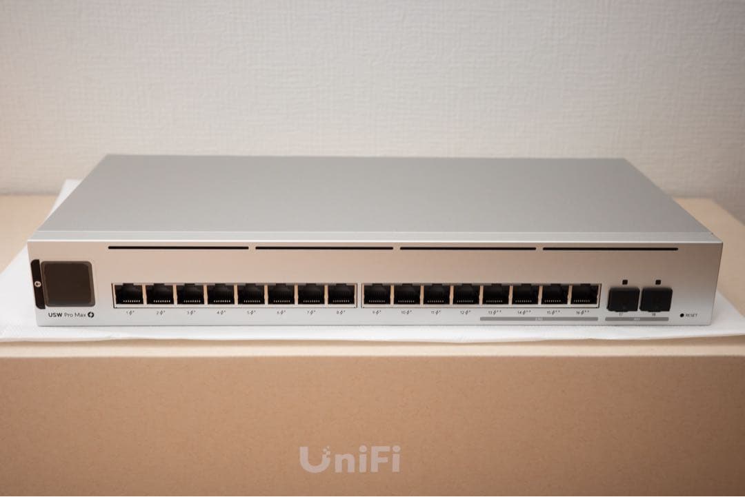 UniFi Pro Max 16 PoE ラックマウント目立った傷や汚れなし