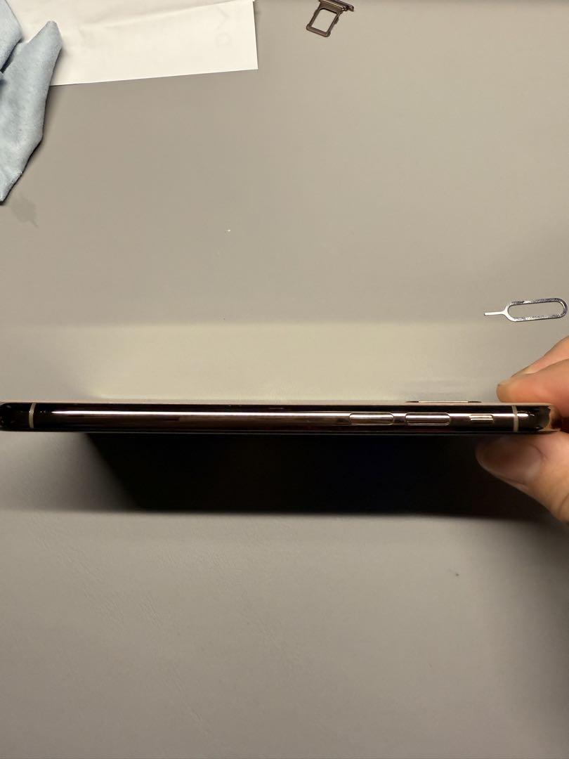 iPhone Xs 64GB ゴールド　本体のみ