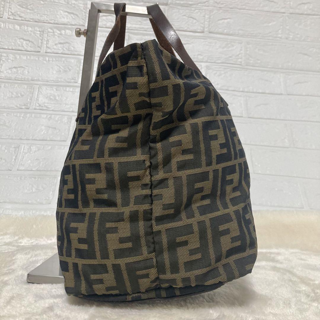 FENDI フェンディ