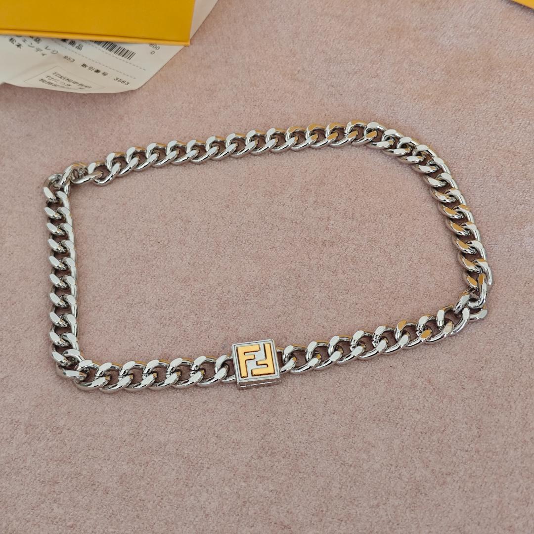 FENDI シルバー チェーンネックレス FENDI シルバー チェーンネックレス