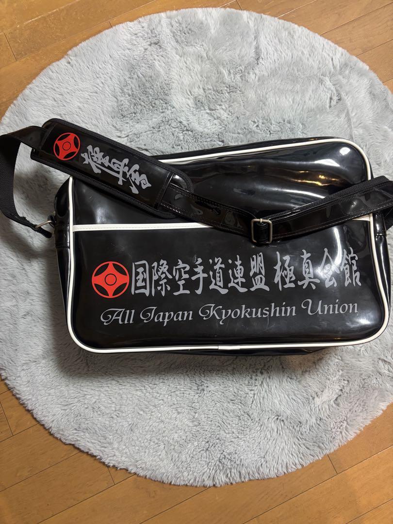 極真空手　エナメルバッグ