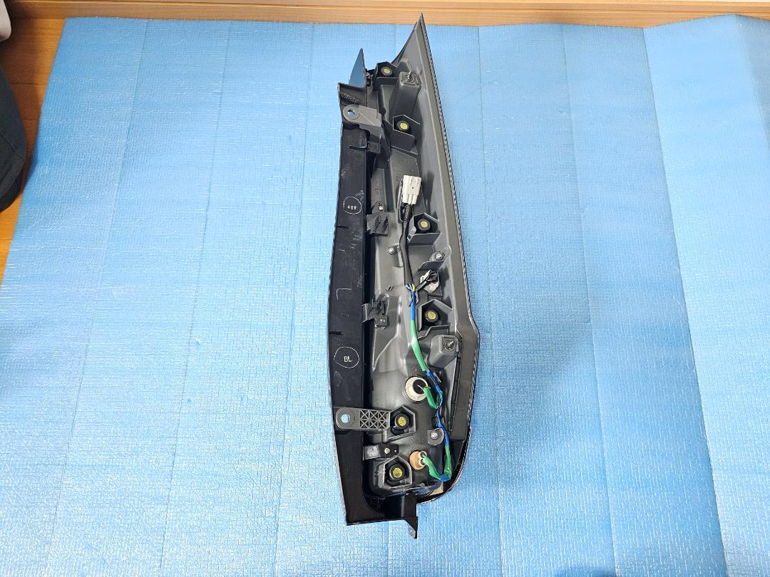 良品 ヴォクシー 80 前期 純正 左右 VOXY テールランプ テールレンズ