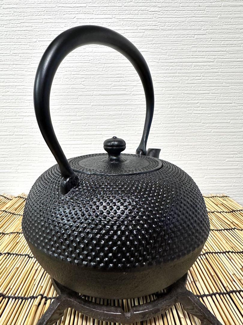未使用品、保管品　南部特製銘　南部宝星堂及春鋳造所造　１８型アラレ　南部鉄瓶