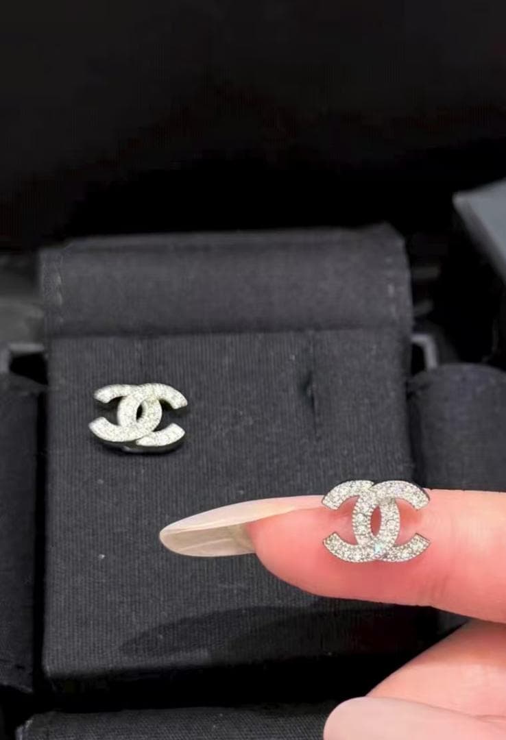 シルバー×ラインストーン ダブルC ロゴ ピアス