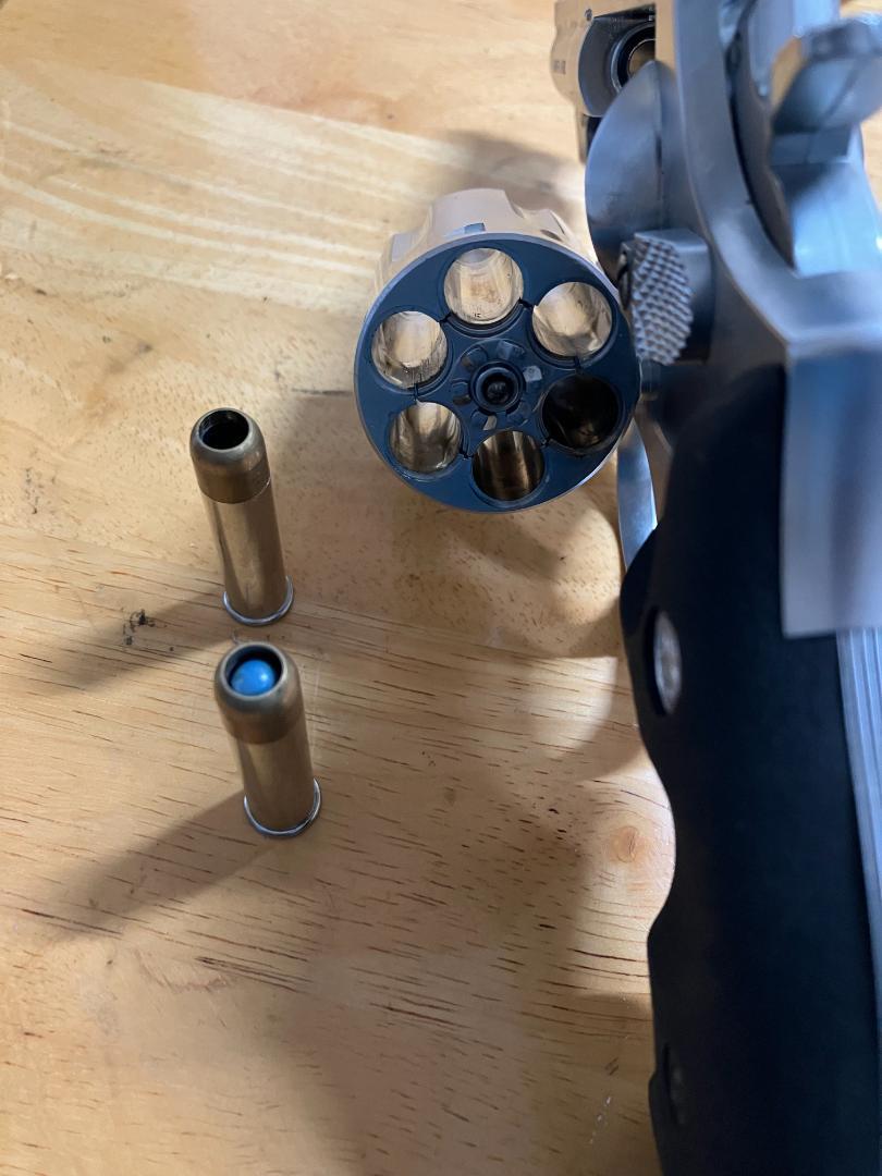 Smith & Wesson シルバーリボルバー
