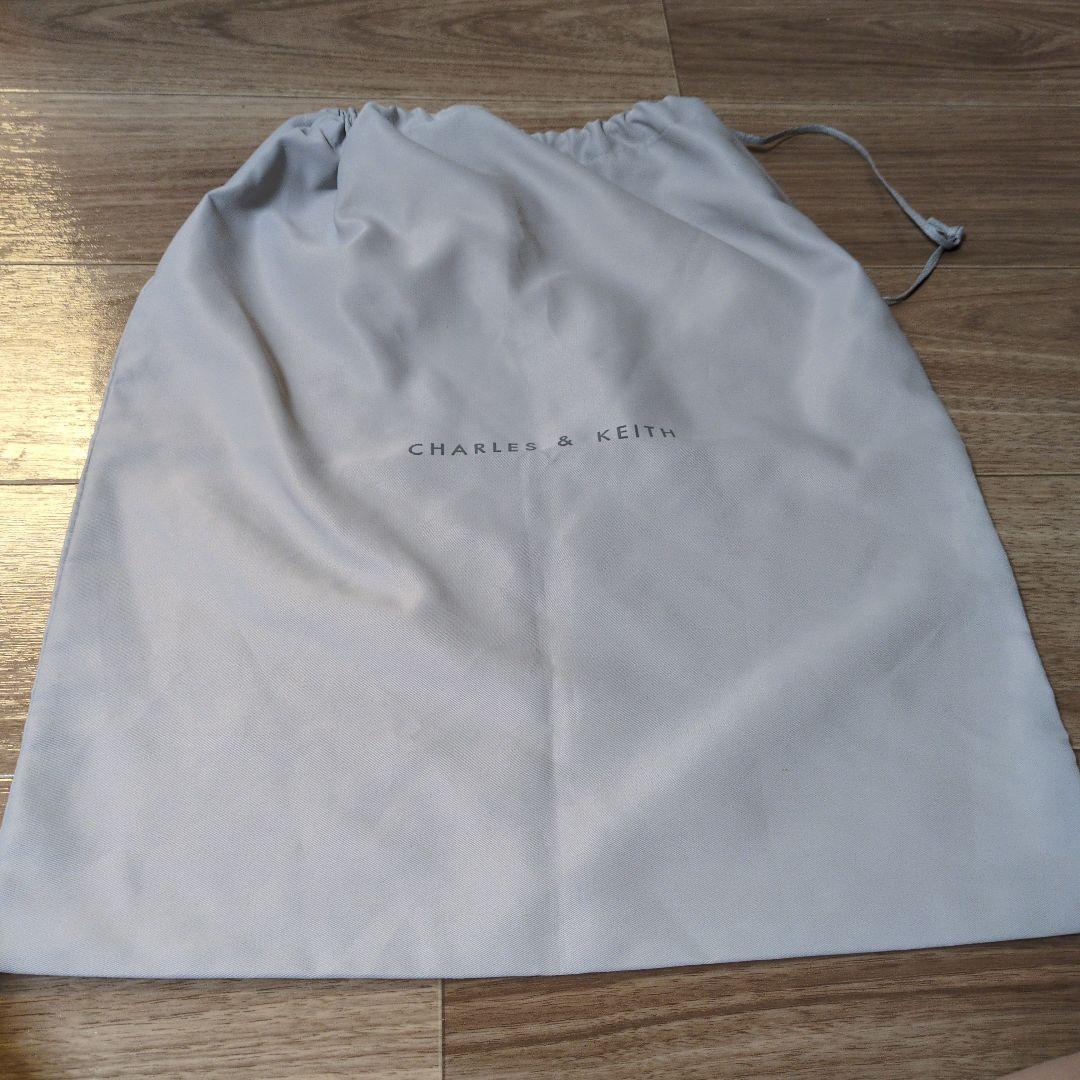 CHARLES & KEITH ブラックナイロンバッグ