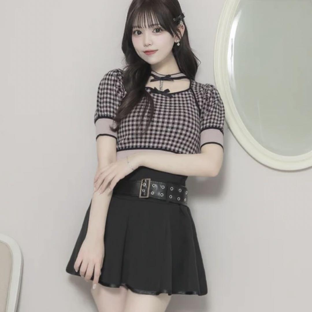 pium ビジューチョーカー付きケープニット ホワイト×ブラック ビジューチョーカー付きケープニット – pium