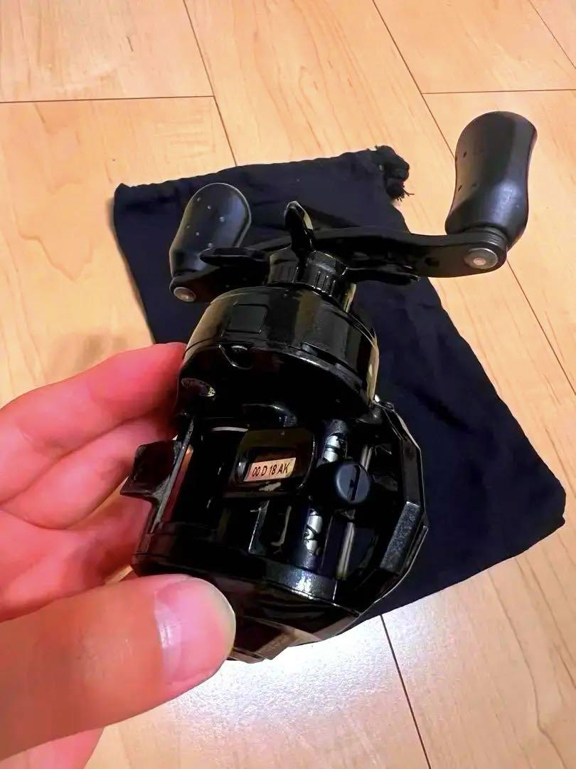 最安値中 Abu Garcia ロキサーニ8右ハンドル