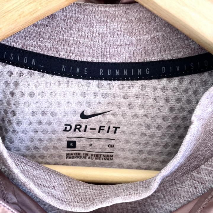 大阪売り出し 新品 NIKE ランディビジョン トップス パーカー S レディース 大阪売り出し 新品 NIKE ランディビジョン トップス パーカー S レディース