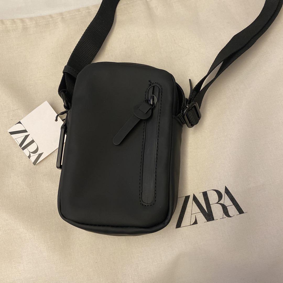 国内配送【ZARA】 ラバークロスボディバッグ ブラック フラップ付きナイロンクロスボディバッグ - ブラック | ZARA